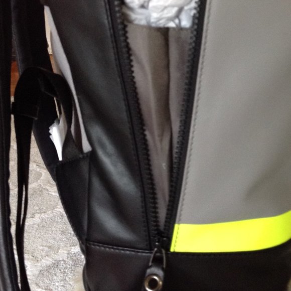 Piquadro Downtown Leather Backpack - Picture 9 of 12